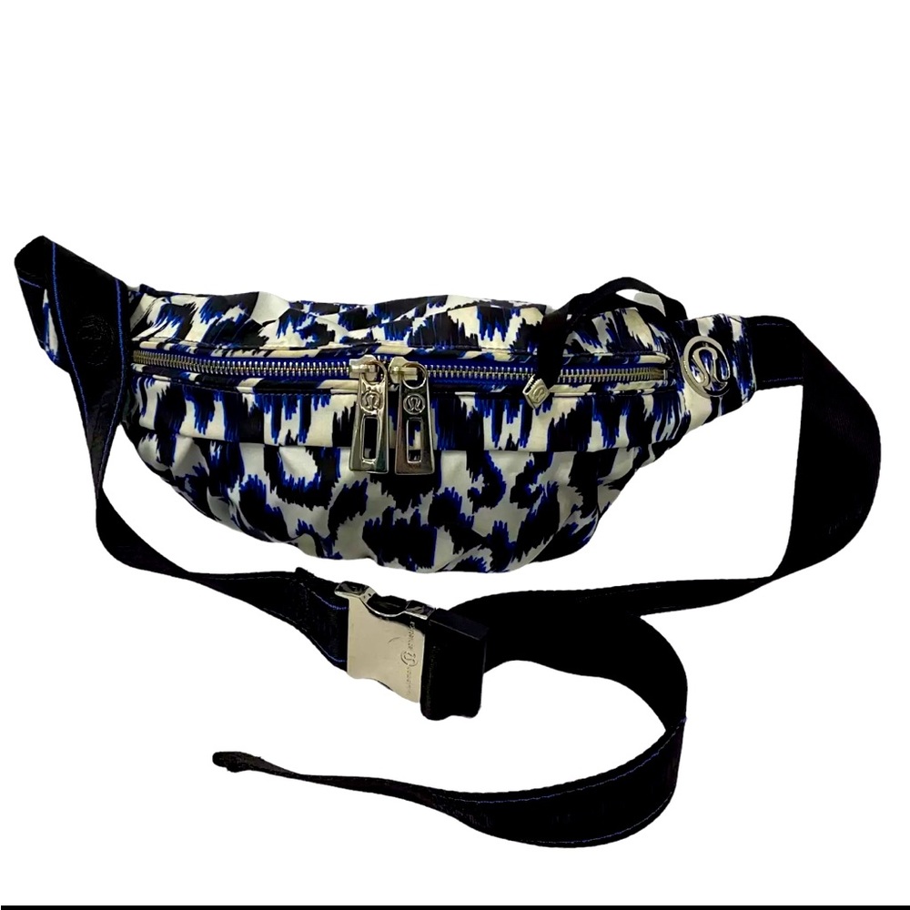 Lululemon Ikat blue and black sling Fanny pack hard to find L@@K 🙌🏻